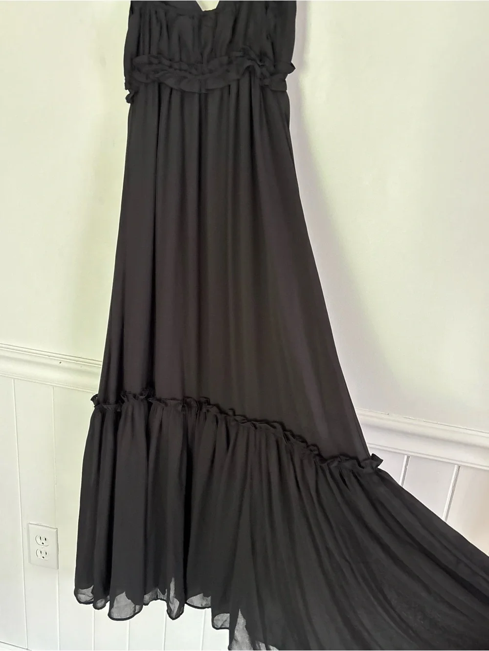 Abercrombie & Fitch Floaty Femme Black Vneck Tiered Maxi Dress Size Small N59